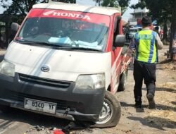 Truk Tangki BBM Senggol Mobil Pickup Diler di Cilaku Cianjur,  2 Motor Baru Rusak