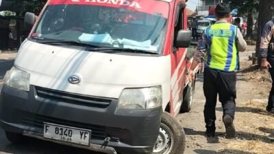 Insiden tabrakan terjadi di Jalan Raya Sukabumi-Cianjur, tepatnya di Desa Rancagoong, Kecamatan Cilaku, Kabupaten Cianjur yang melibatkan truk tangki BBM dan mobil pickup dealer pengangkut motor baru, pada Rabu 15 Juli 2026 siang.