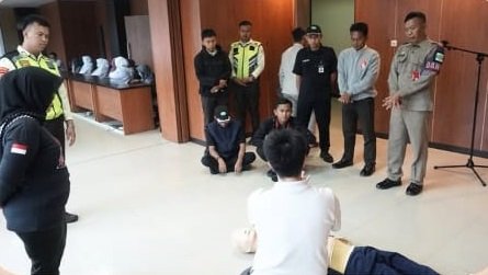 Pelatihan Bantuan Hidup (BHD) dan Emergency Code yang diikuti oleh seluruh pegawai secara bertahap.