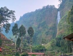 Meski Kemarau, Air Curug Citambur Cianjur Tetap Mengalir 