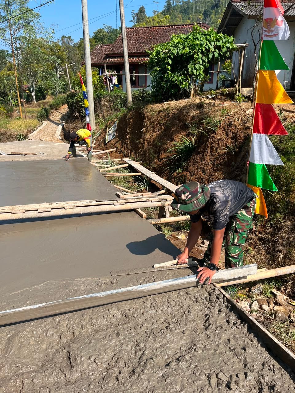 Hari Keempat TMMD Ke-129 Cianjur, Pembangunan Jalan Beton Telah 47,93 Persen