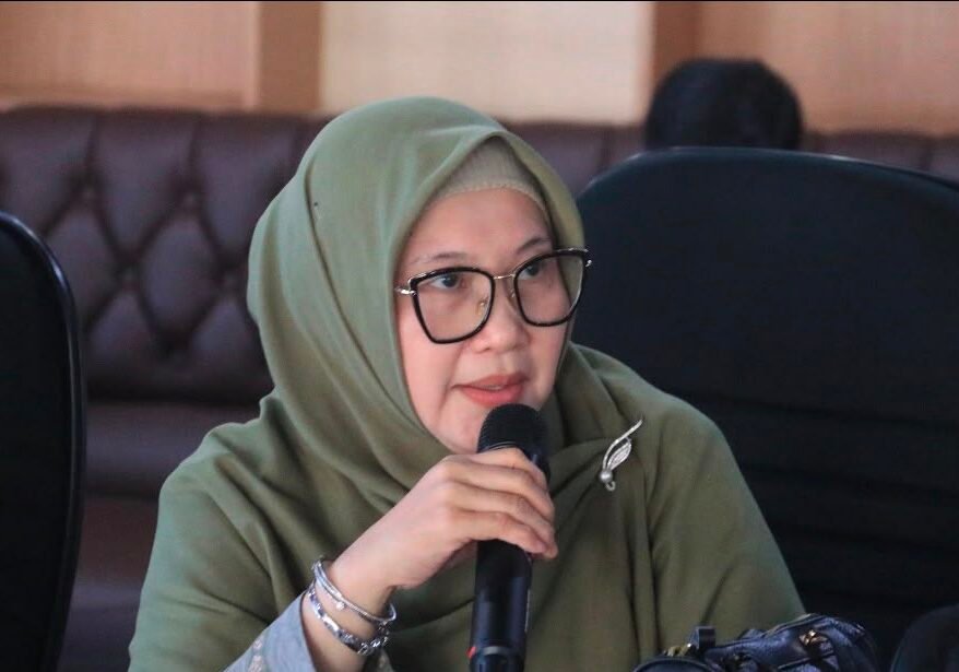 Anggota DPRD Kabupaten Cianjur dari Fraksi Partai Keadilan Sejahtera (PKS), Imronah