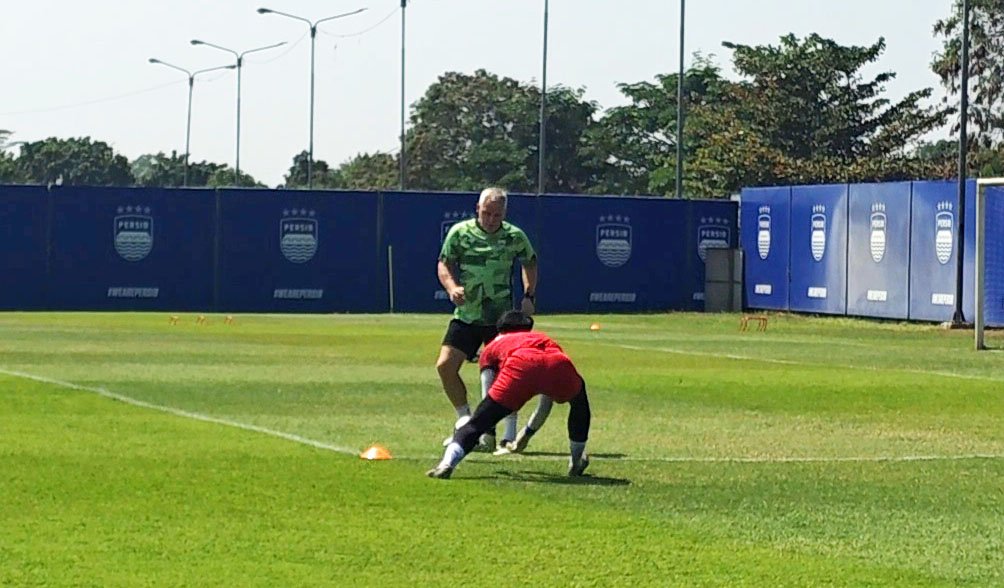 Mario Jozic Pastikan Kiper PERSIB Siap Hadapi Laga Krusial Lawan Manila Digger