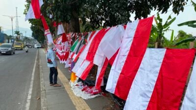 Jelang HUT Ke-81 RI, Penjualan Bendera Merah Putih Masih Lesu