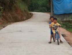 Anak-anak Sumringah, Akhirnya Bisa Bermain Sepeda di Jalan Hasil TMMD