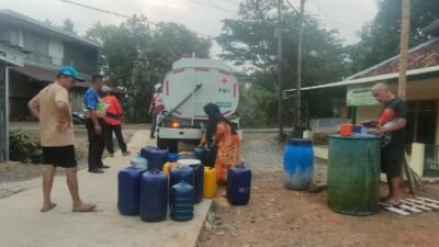 PMI Cianjur Salurkan 120 Ribu Liter Air Bersih ke Enam Kecamatan Terdampak Kemarau