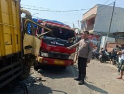 Diduga Sopir Mengantuk, Truk Oleng dan Tabrak Kendaraan di Cikalongkulon
