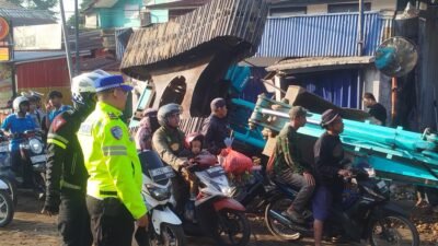 Tabrakan Fuso Angkut Beko vs Pikap di Cugenang Cianjur, 2 Orang Meninggal Dunia
