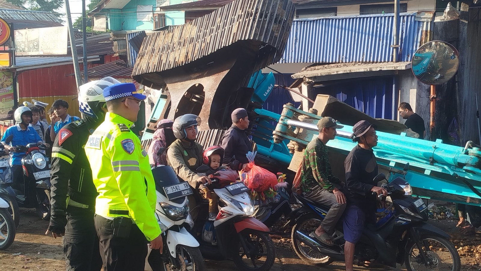Tabrakan Fuso Angkut Beko vs Pikap di Cugenang Cianjur, 2 Orang Meninggal Dunia