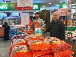 Atasi Isue Kelangkaan, Bulog Guyur Beras Premium ke Sejumlah Ritel Modern