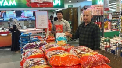 Atasi Isue Kelangkaan, Bulog Guyur Beras Premium ke Sejumlah Ritel Modern