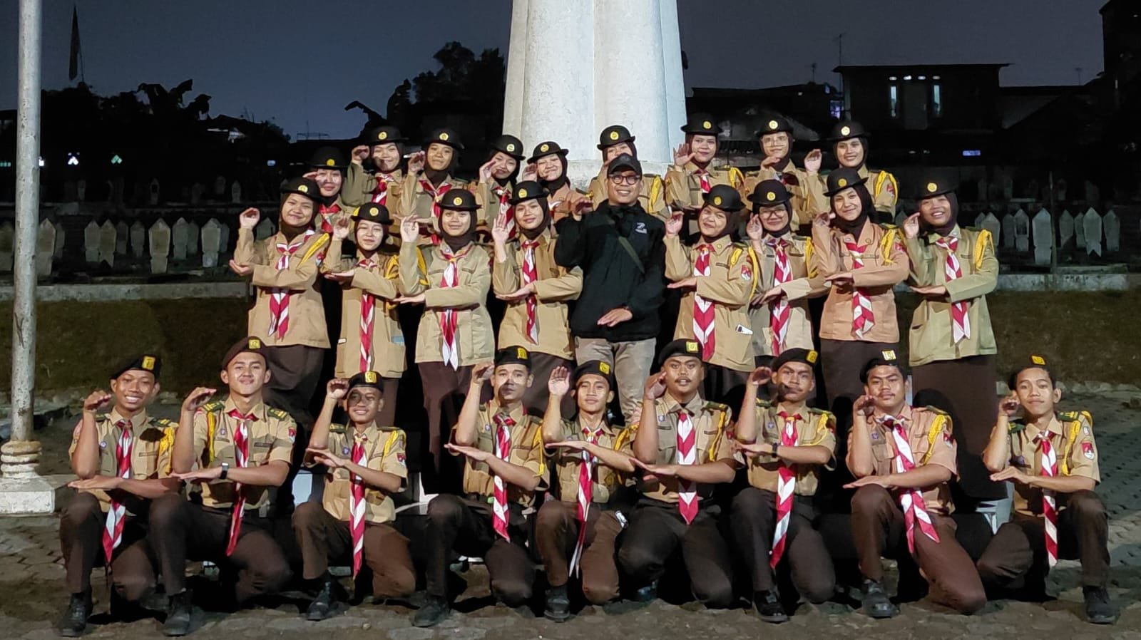 Pramuka MAN 2 Kota Sukabumi Hadiri Apel Kehormatan dan Renungan Suci HUT ke-81 RI