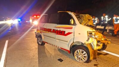Kecelakaan Maut Empat Kendaraan di Tol Batang-Semarang, Tiga Penumpang Ambulans Tewas