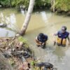 Pasien ODGJ Ikut Bersihkan Sampah di Sungai Cibiuk
