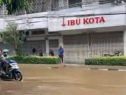 Sampah Sumbat Drainase, Jalan Mangunsarkoro Terendam