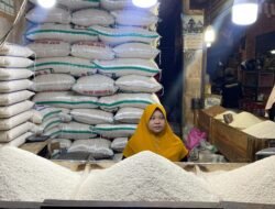 Harga Beras Terus Merangkak, Pedagang Keluhkan Omzet Turun Drastis