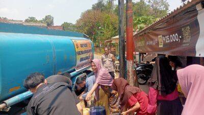 Respons Cepat Laporan Warga, Polsek Cibeber dan Ngerayap Community Salurkan 8.000 Liter Air Bersih di Cimanggu