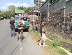 Tim Terpadu Bersihkan Puing dan Sampah di Jalur Puncak-Cianjur