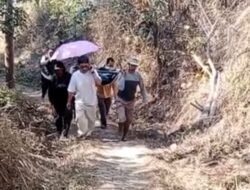Demi Berobat, Dua Remaja Asal Cidaun Ditandu hingga 10 Kilometer