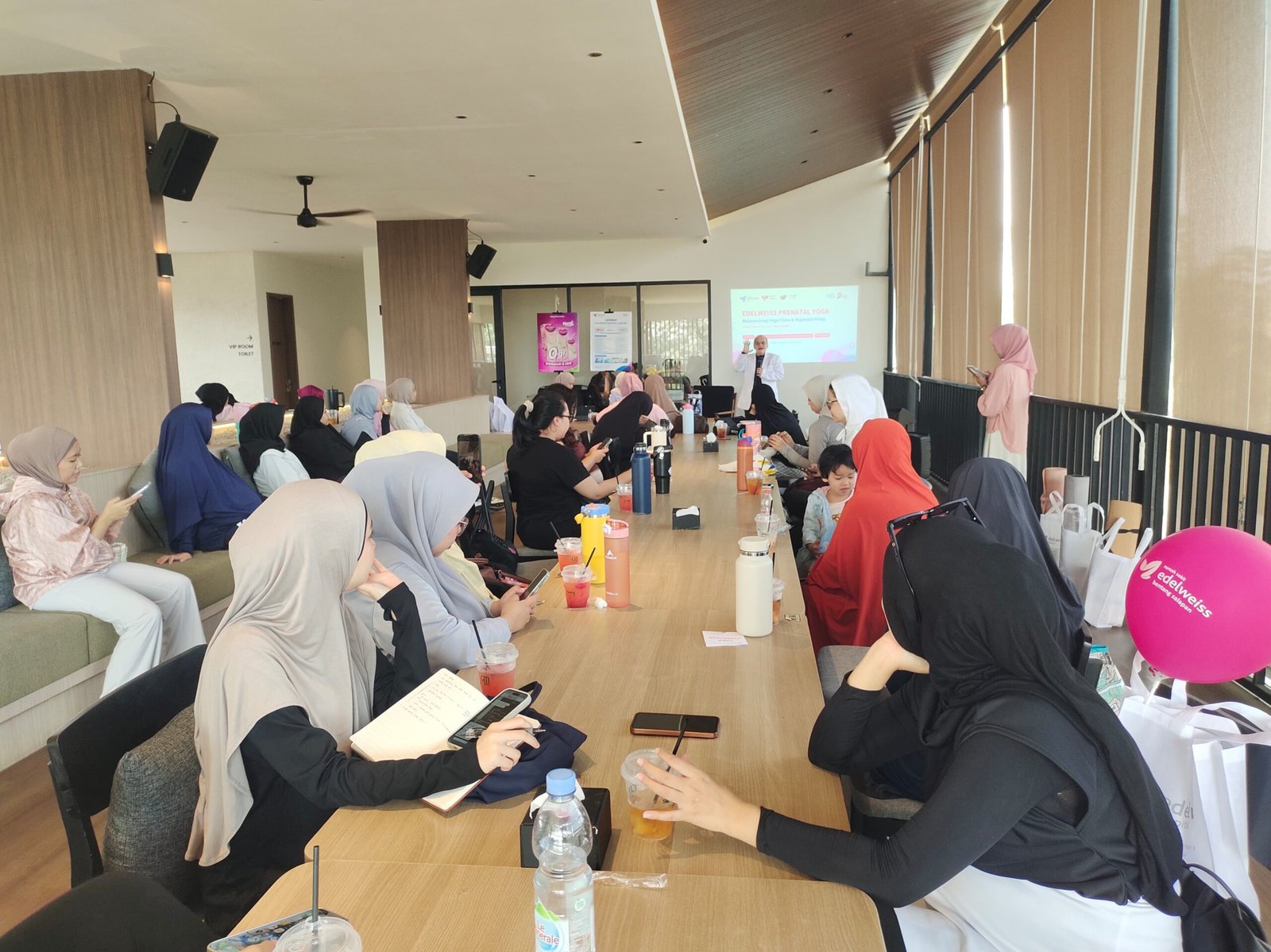 Rumah Sakit Edelweiss Relaunching Yoga Class dan Hypnobirthing untuk Ibu Hamil