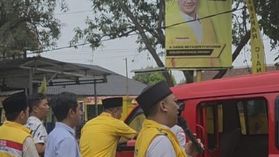 Jumat Berkah, Golkar Cianjur Bagikan Ratusan Porsi Nasi Kuning di Jalan Siliwangi