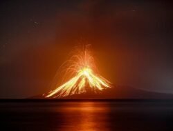 Sejarah Gunung Krakatau, dari Letusan Dahsyat 1883 hingga Munculnya Anak Krakatau