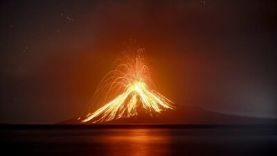 Sejarah Gunung Krakatau, dari Letusan Dahsyat 1883 hingga Munculnya Anak Krakatau