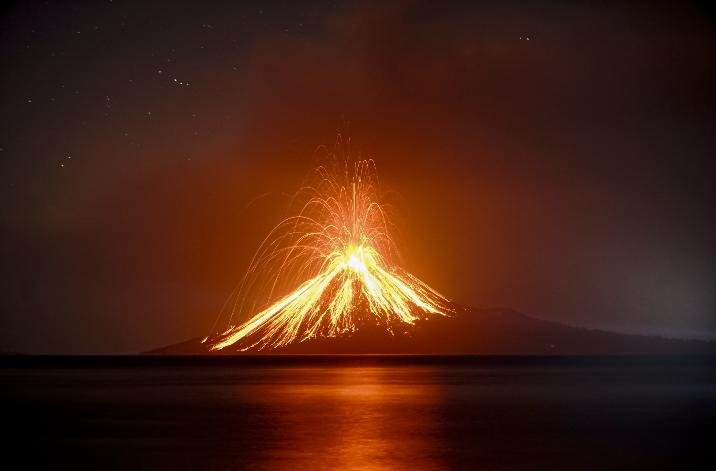 Sejarah Gunung Krakatau, dari Letusan Dahsyat 1883 hingga Munculnya Anak Krakatau