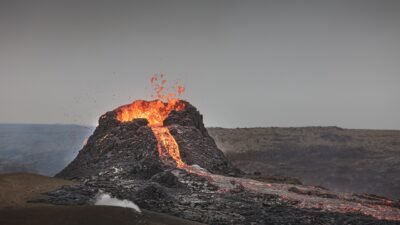 Gunung Anak Krakatau Kembali Erupsi, Abu Vulkanik Menyebar hingga Jakarta