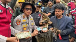 Tim K9 Polda Sumbar Temukan Barang Milik Korban Galodo di Solok