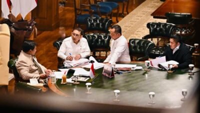 Presiden Prabowo Bahas Usulan Gelar dan Tanda Kehormatan Bersama Fadli Zon di Hambalang