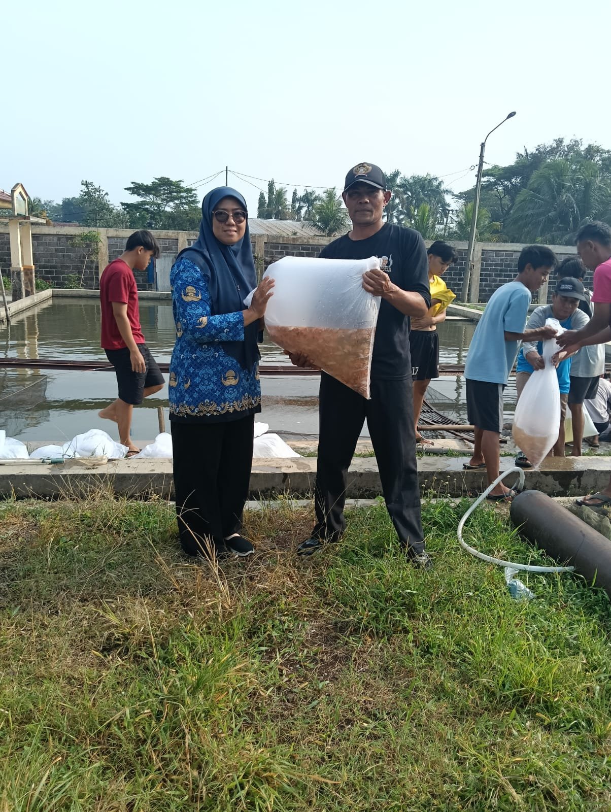 DPKHP Kabupaten Cianjur Salurkan Bantuan 300 Ribu Ekor Bibit Ikan ke Pembudidaya