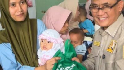 RK Dadan Surya Negara Salurkan Paket Protein Hewani untuk Ratusan Balita di Desa Mekarsari Cianjur