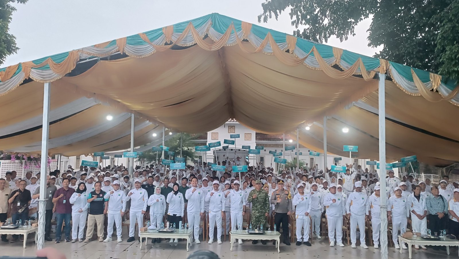 Lepas Kontingen Cianjur ke Porprov XV Jabar 2026, Bupati Wahyu Janjikan Bonus bagi Peraih Emas