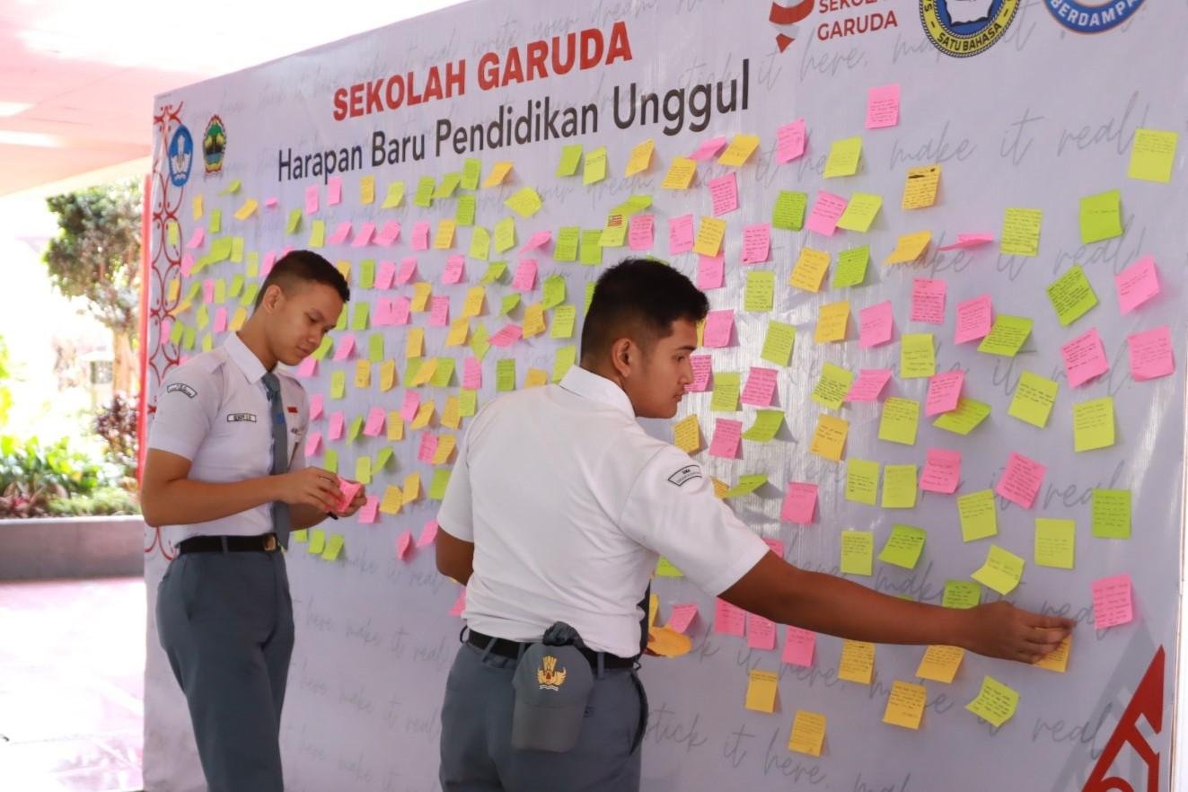 Pemerintah Kembangkan SMA Unggul Garuda untuk Perluas Akses Pendidikan Berkualitas