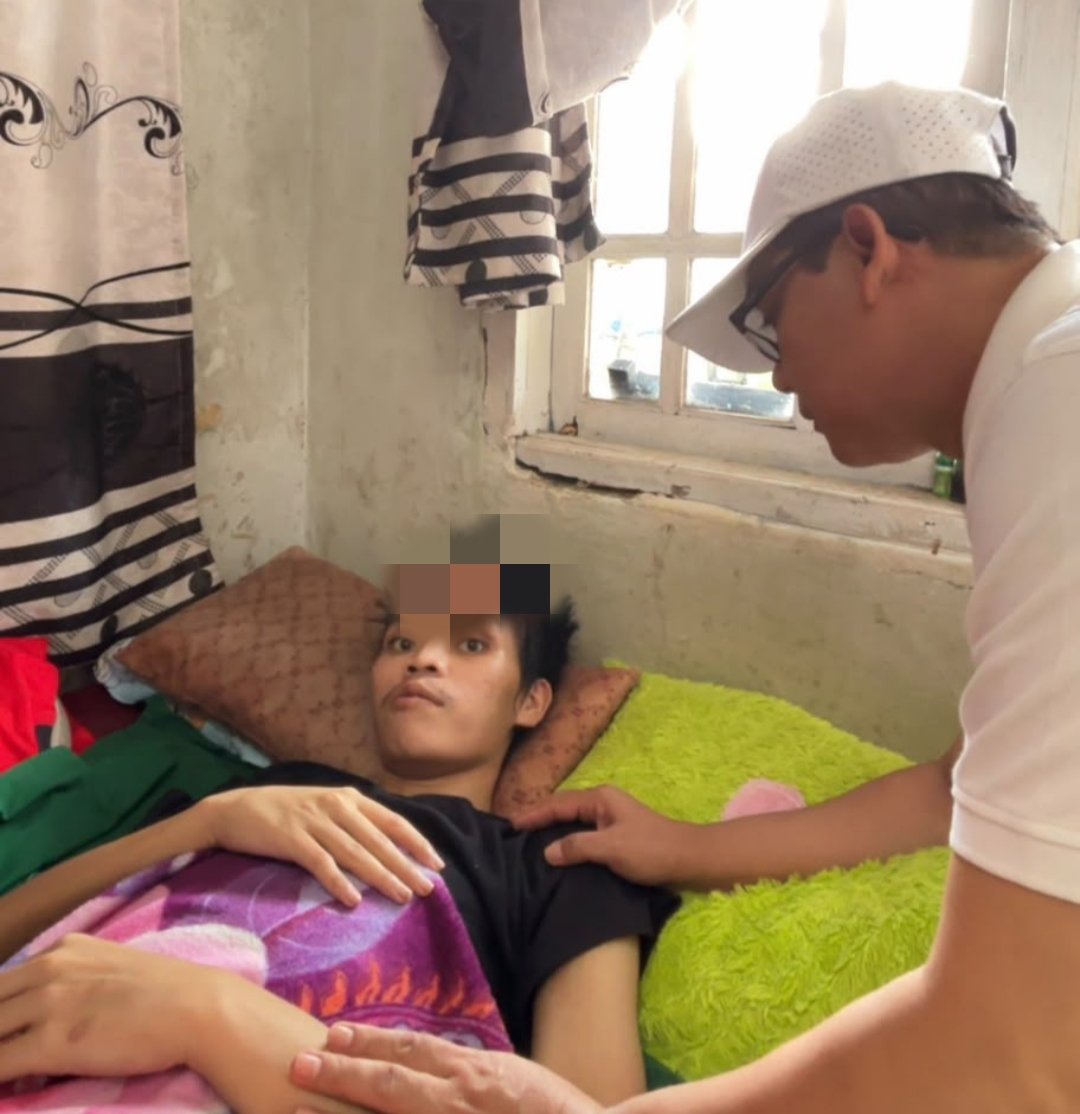 RK Dadan Surya Negara Jenguk Pemuda yang Tertimpa Musibah Saat Cari Nafkah