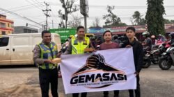 GEMASASI Kalbar Bagikan Makanan ke Polisi Lalu Lintas, Bawa Pesan ‘Polisi Tak Sendiri’