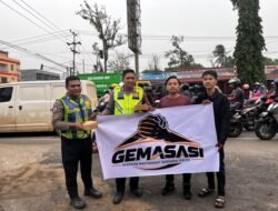 GEMASASI Kalbar Bagikan Makanan ke Polisi Lalu Lintas, Bawa Pesan ‘Polisi Tak Sendiri’