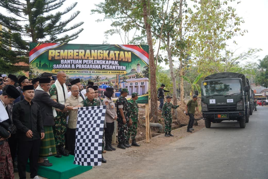 Bakti TNI AD untuk Pesantren, 53 Truk Bantuan Disalurkan ke 30 Ponpes