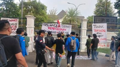 Dua Tahun Pemerintahan Prabowo-Gibran, Aliansi BEM Cianjur Unjuk Rasa di Gedung DPRD
