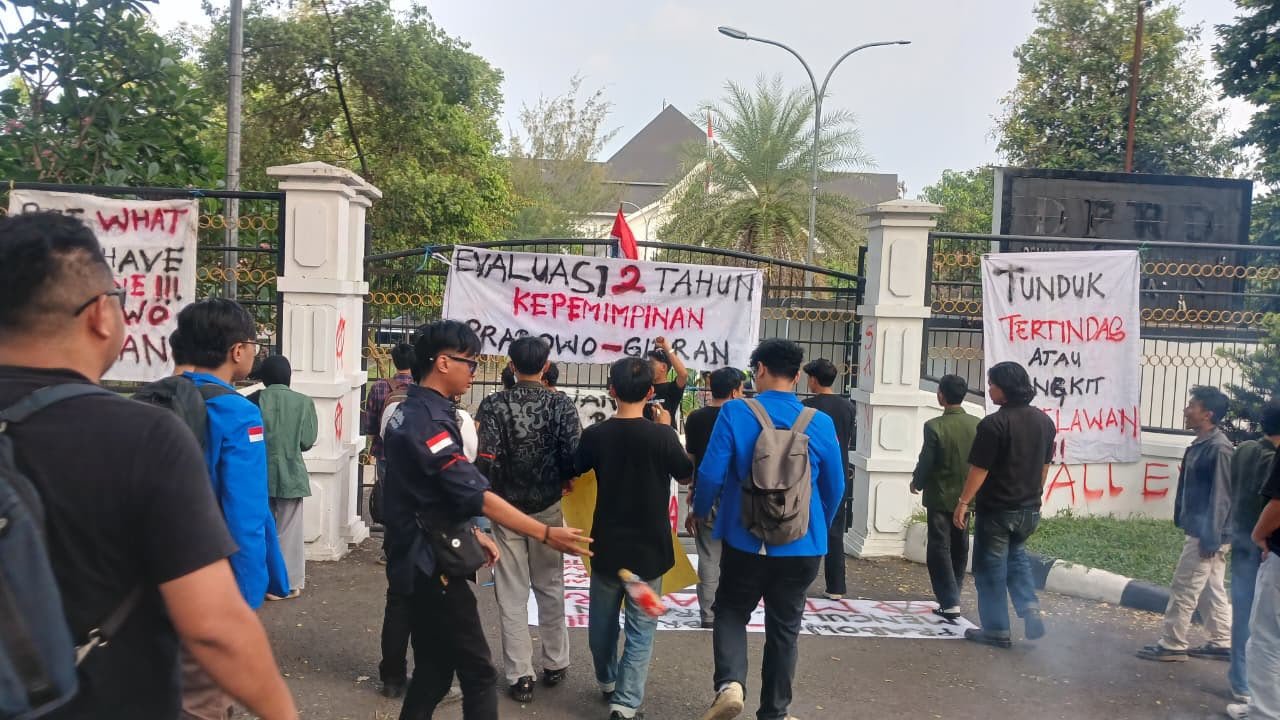 Dua Tahun Pemerintahan Prabowo-Gibran, Aliansi BEM Cianjur Unjuk Rasa di Gedung DPRD