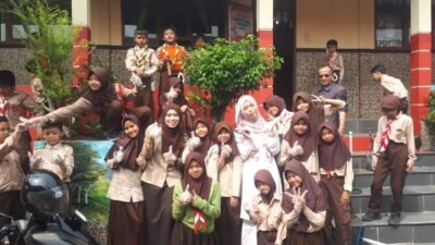 SD Sukasarana Cipanas Tumbuhkan Budaya Peduli Sampah, Guru dan Murid Bergerak Setiap Jumat